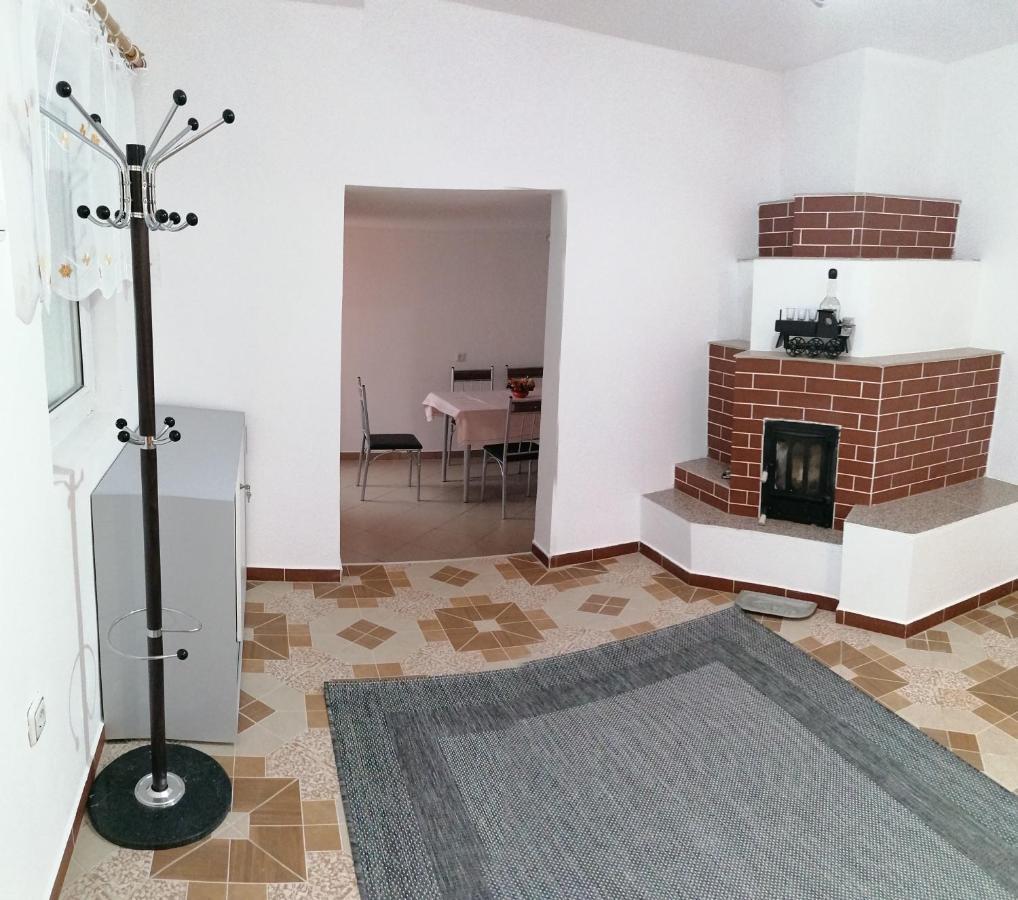 Appartamento Ugralet Lunca de Sus Esterno foto